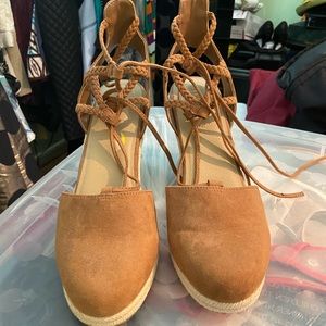 Me Too Women suede espadrilles.